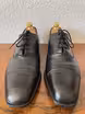 /bilder/schuh-dokumentation/oxfords/schwarze-quarter-brogue-oxfords/sub/schwarze-quarter-brogue-oxfords-vorne.avif