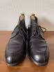 /bilder/schuh-dokumentation/stiefeletten/chukka-boots/schwarze-chukka-boots-norweger/sub/schwarze-chukka-boots-norweger-vorne.avif