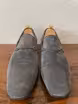 /bilder/schuh-dokumentation/velours/graue-loafers-velours/sub/graue-loafers-velours-vorne.avif